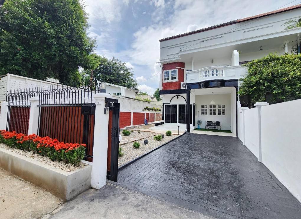 Villa Boxsoon Nimman 2 # 4Beds 3Baths Chiang Mai Exterior foto